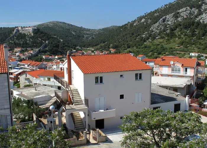 Apartments And Rooms With Parking Space Hvar - 8717