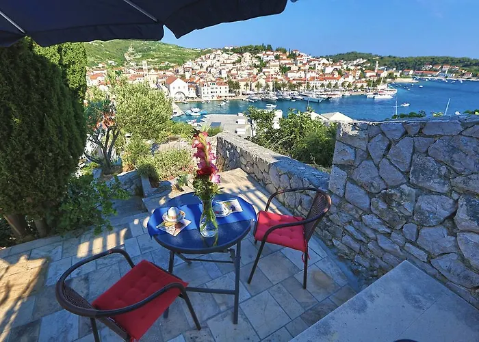 Peaceful Old Town Apartment With Sea And Sunrise Views