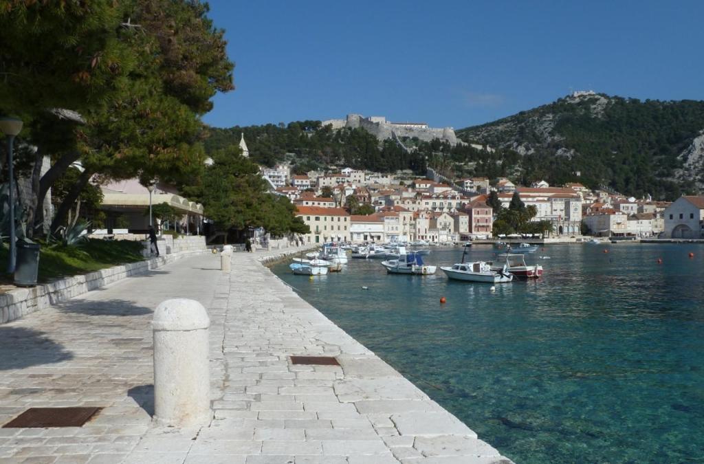 Hvar *