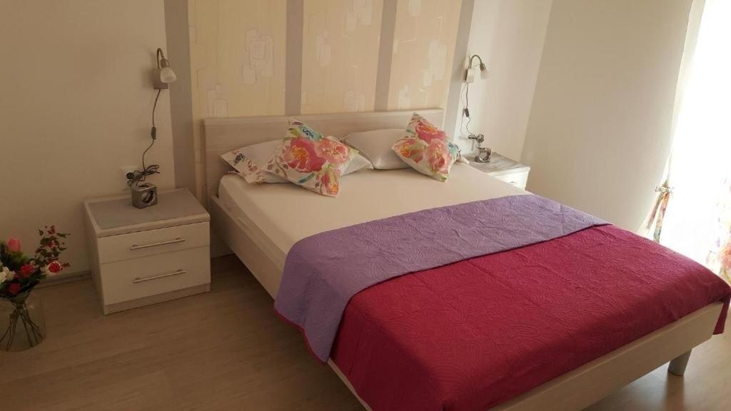 In With Terrace, Air Conditioning, Wi-fi, Dishwasher
