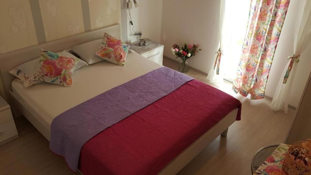In With Terrace, Air Conditioning, Wi-fi, Dishwasher *