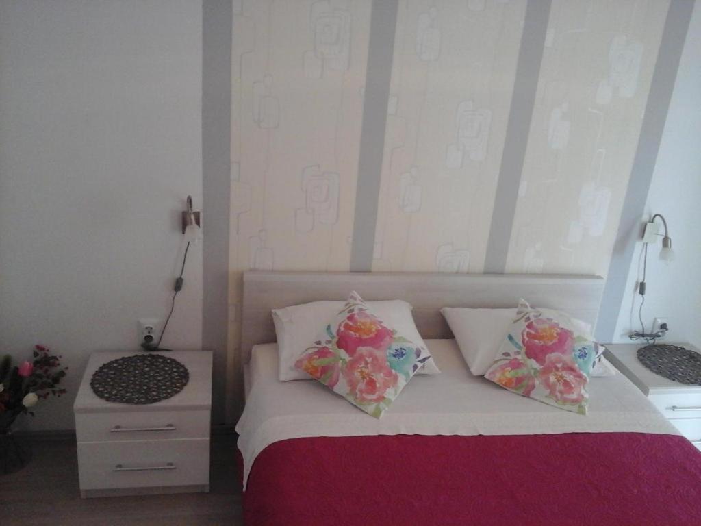 In With Terrace, Air Conditioning, Wi-fi, Dishwasher *