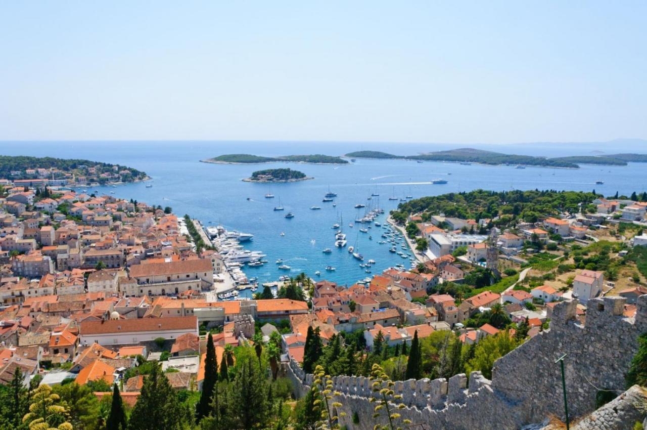 Apartment In With Terrace, Air Conditioning, Wi-fi, Dishwasher Hvar Town