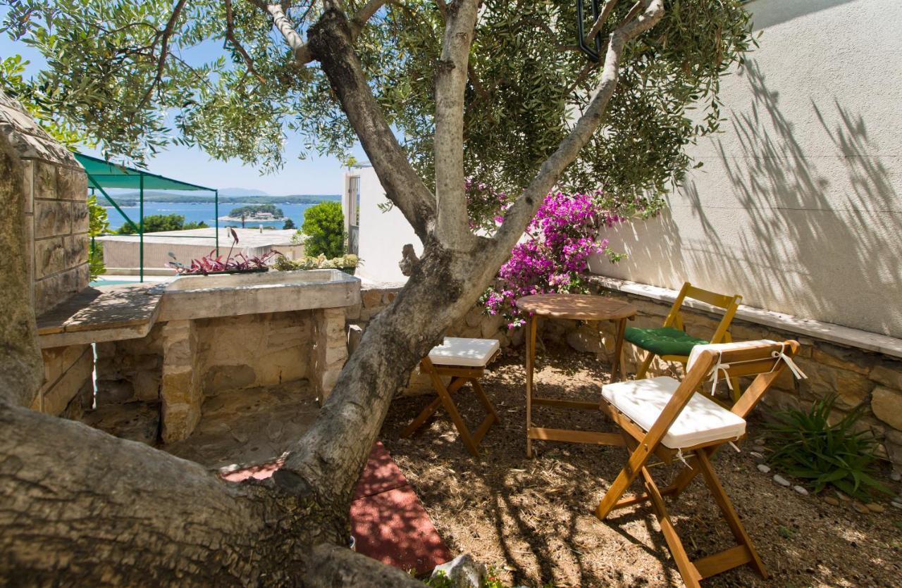 Rossi Perkov * Hvar Town