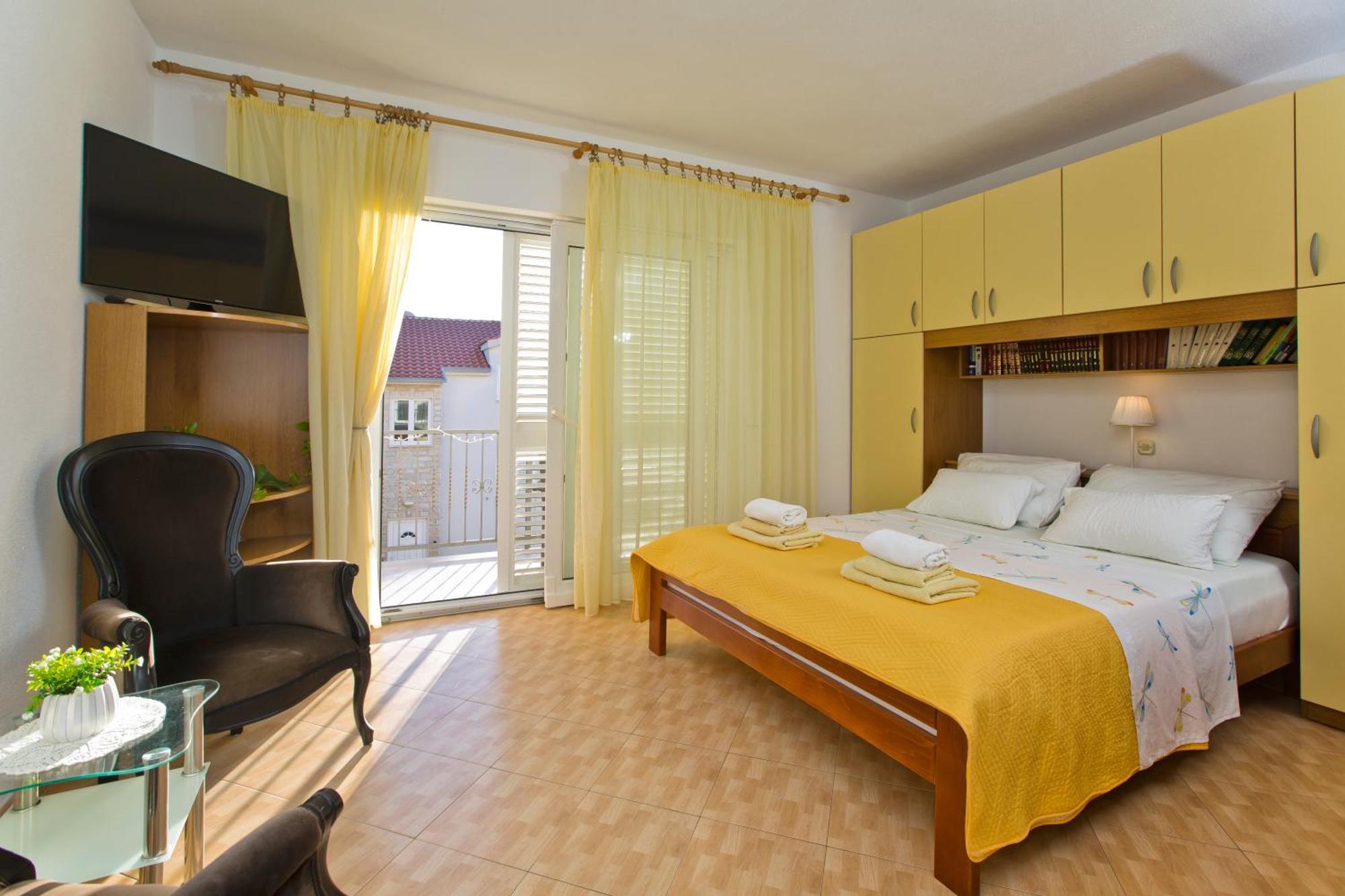 Matic Ograde Hvar Town