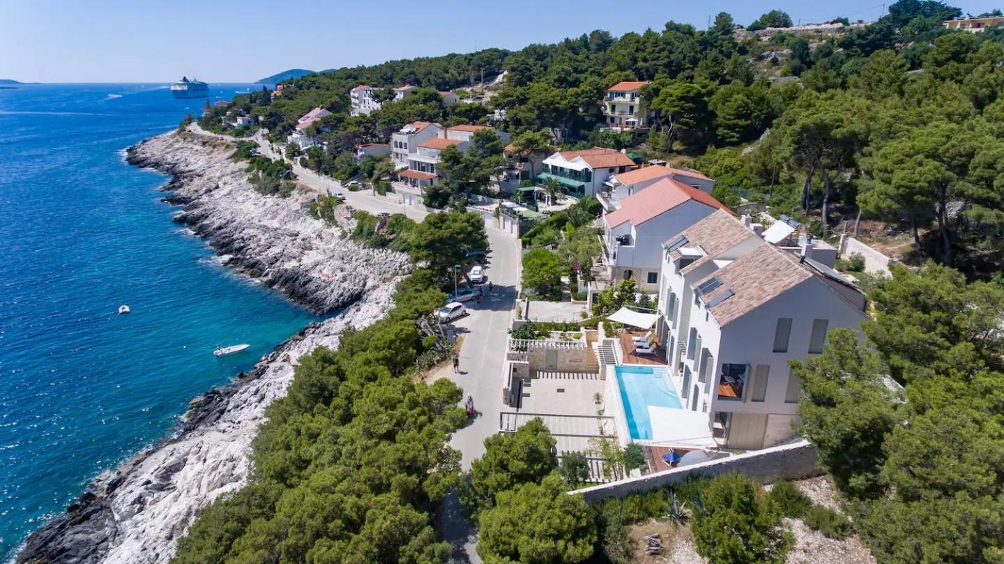 Madeleine Hvar *