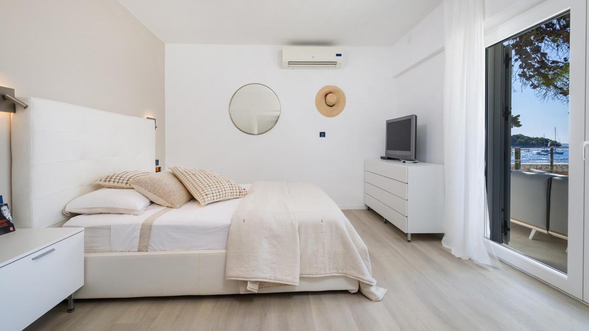 Villa Pakleni View Villa: Seafront Splendor With Infinity Pool Hvar Town