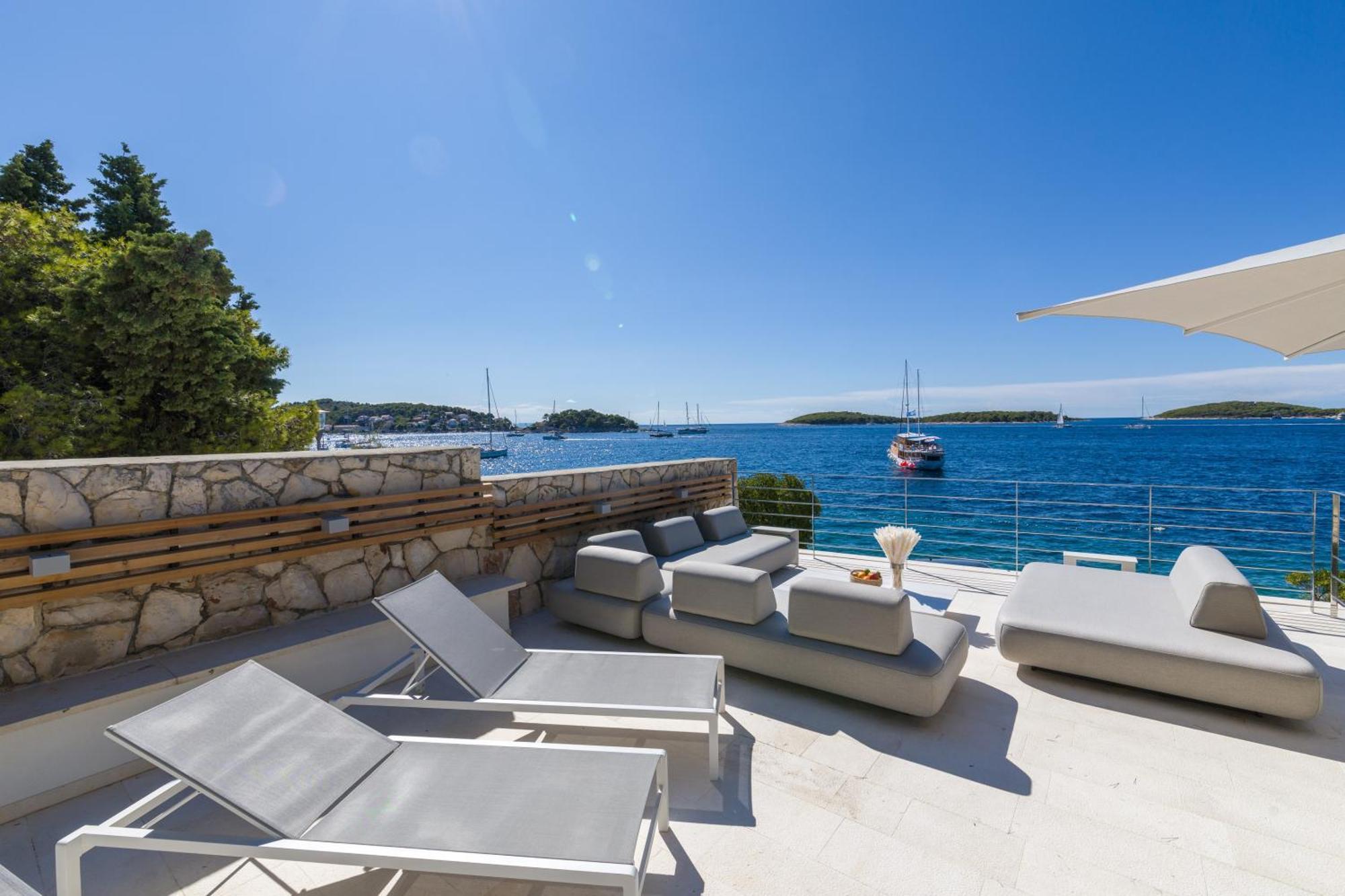 Pakleni View Villa: Seafront Splendor With Infinity Pool