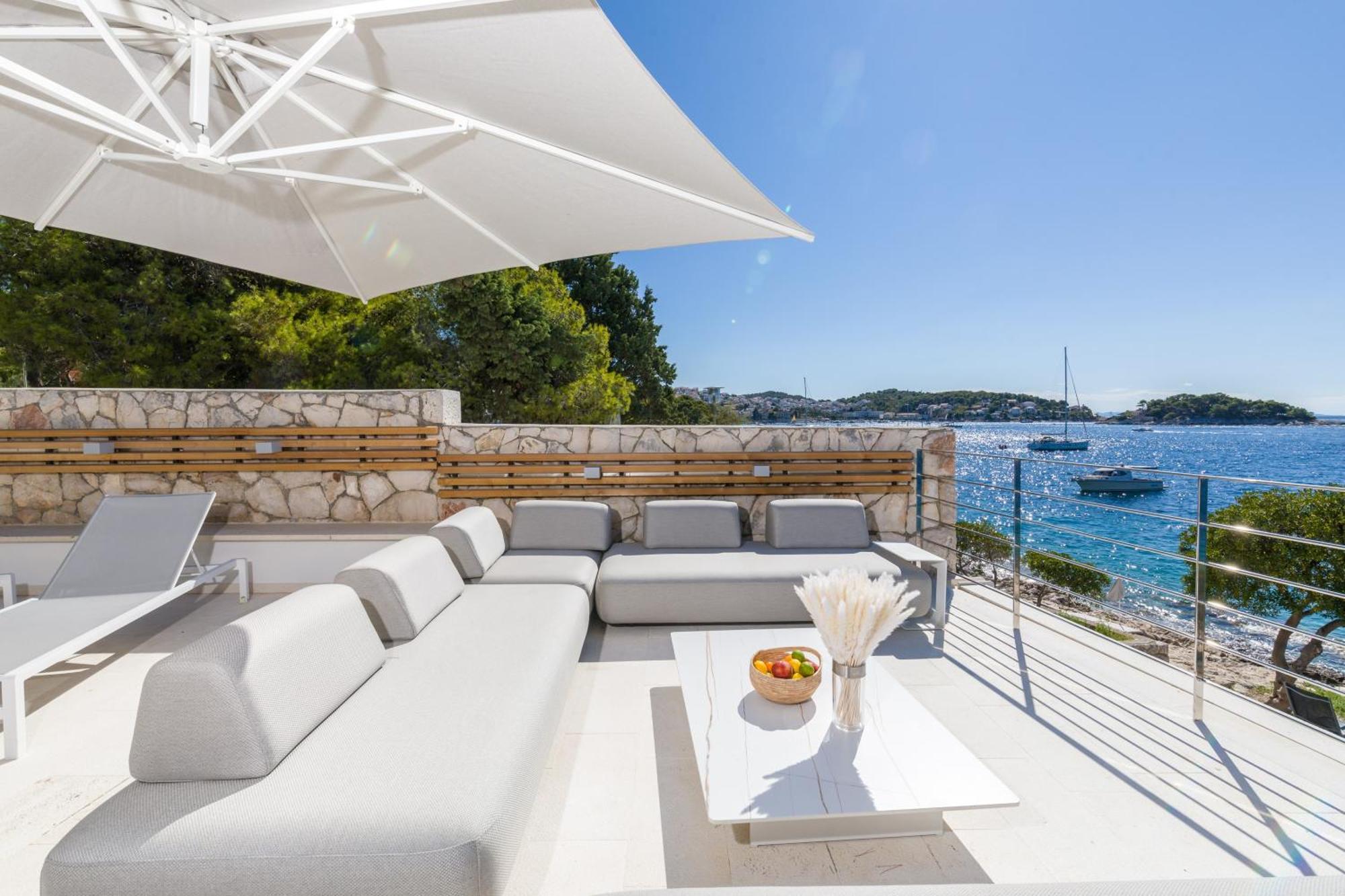 Pakleni View Villa: Seafront Splendor With Infinity Pool *