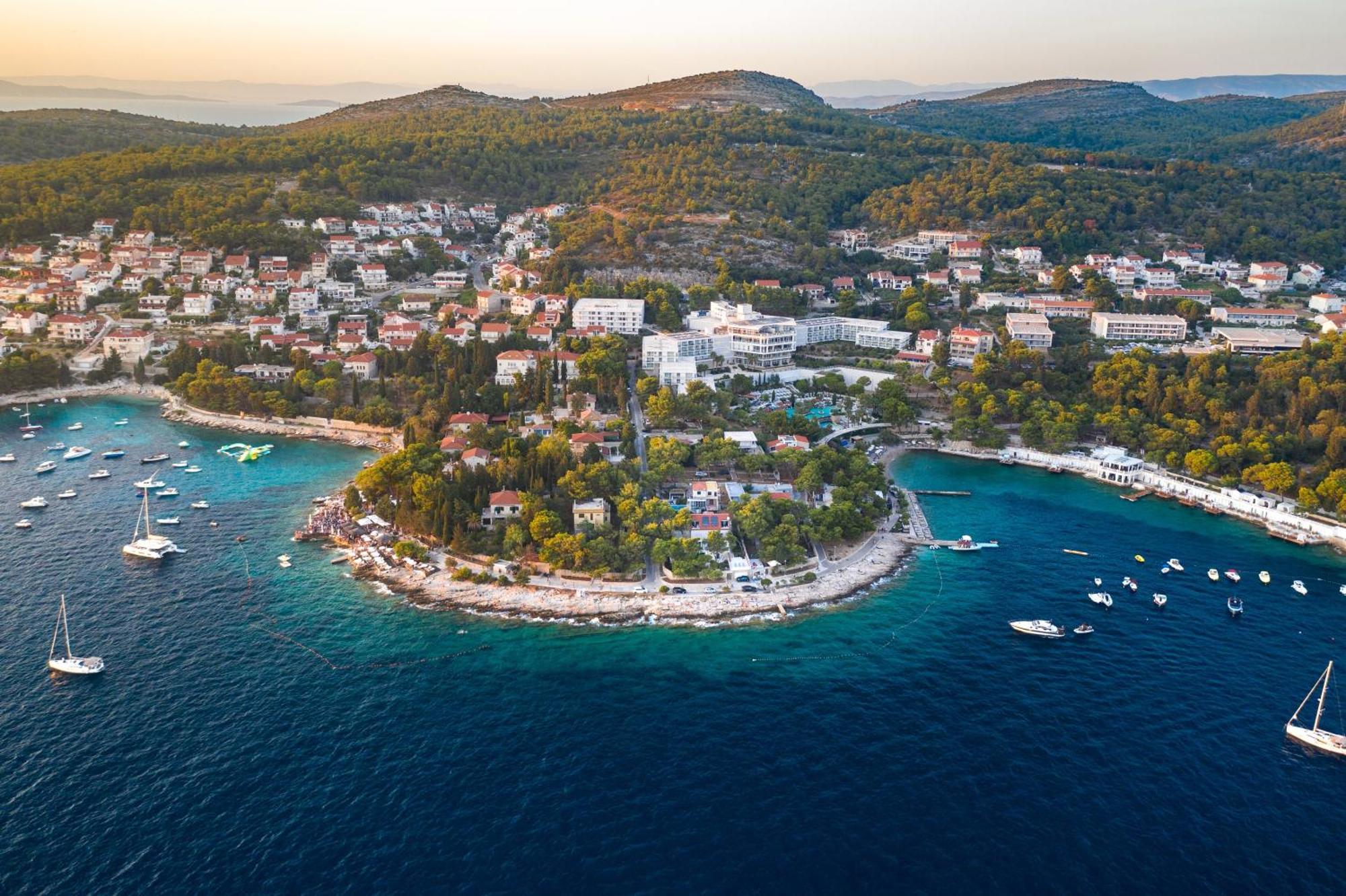 Villa Pakleni View Villa: Seafront Splendor With Infinity Pool *