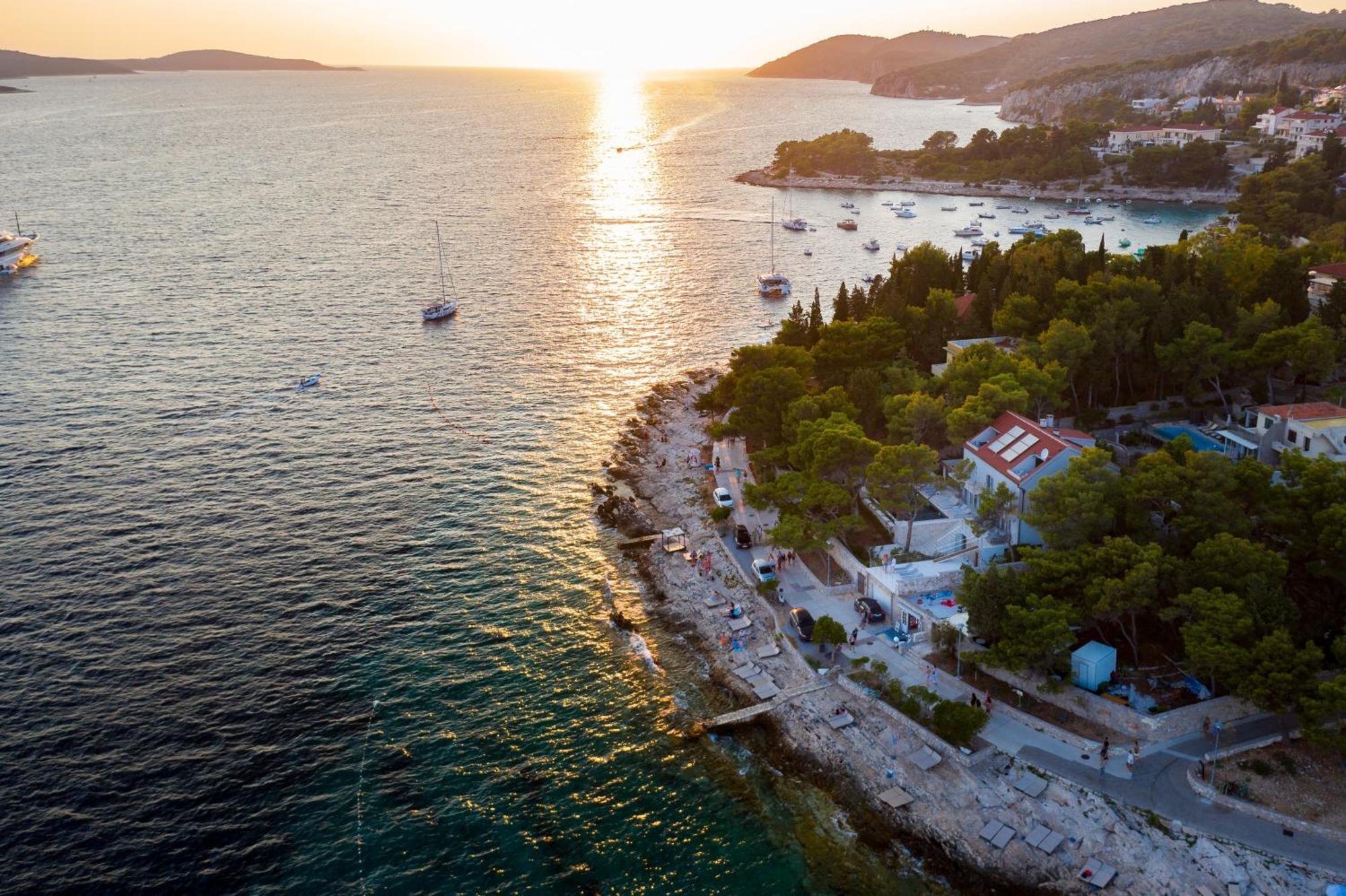 Pakleni View Villa: Seafront Splendor With Infinity Pool