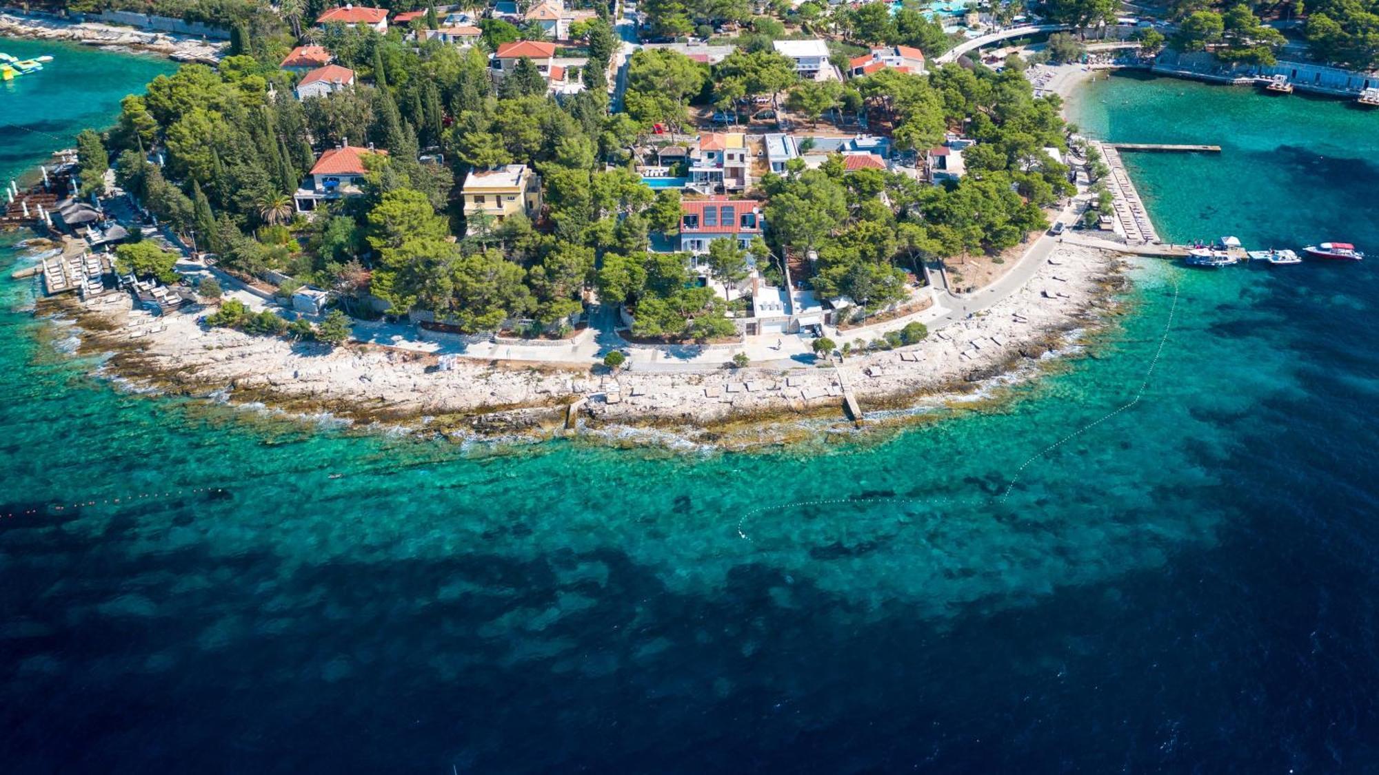 Pakleni View Villa: Seafront Splendor With Infinity Pool