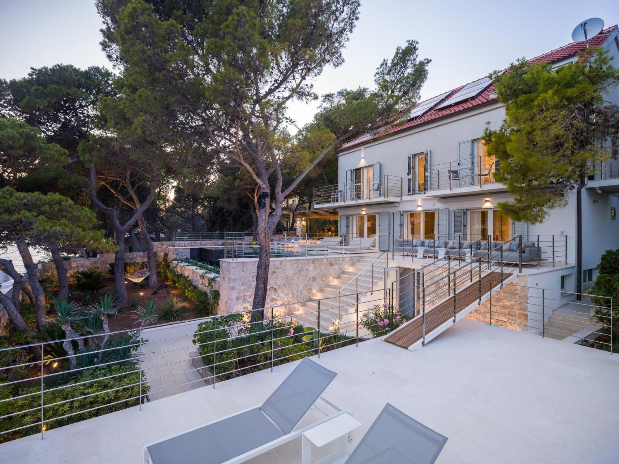Pakleni View Villa: Seafront Splendor With Infinity Pool Villa