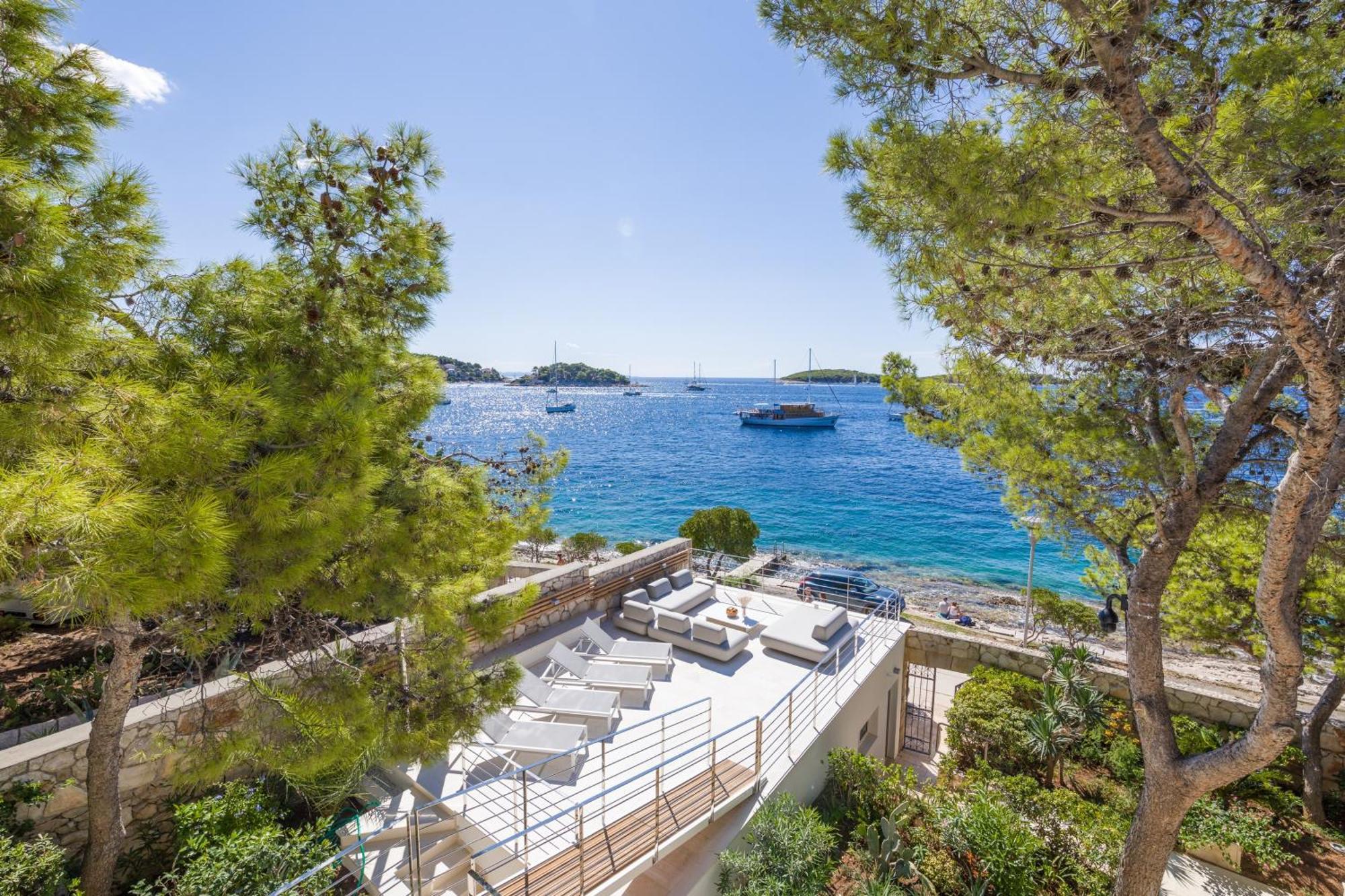 Pakleni View Villa: Seafront Splendor With Infinity Pool