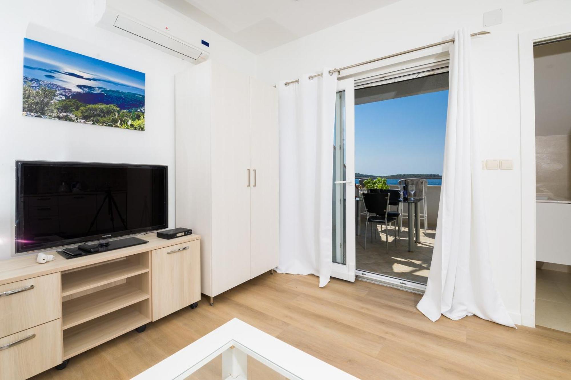 Pakleni View Villa: Seafront Splendor With Infinity Pool Villa *