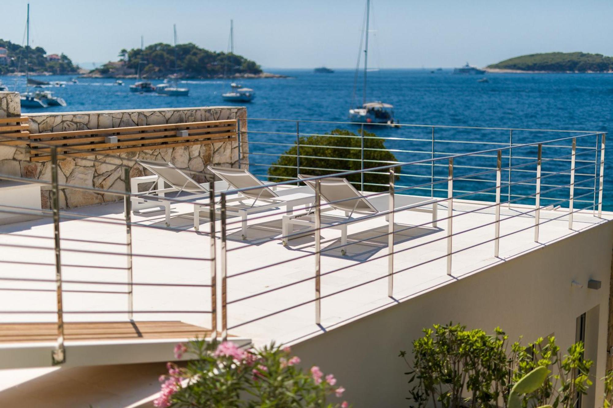 Pakleni View Villa: Seafront Splendor With Infinity Pool *