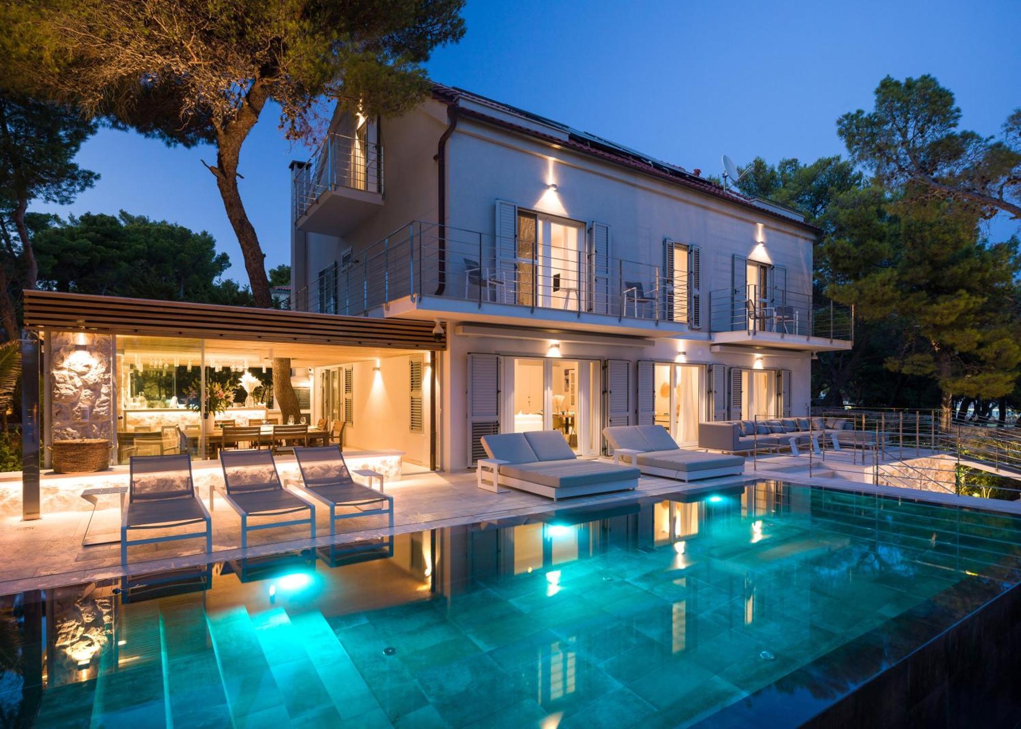 Pakleni View Villa: Seafront Splendor With Infinity Pool