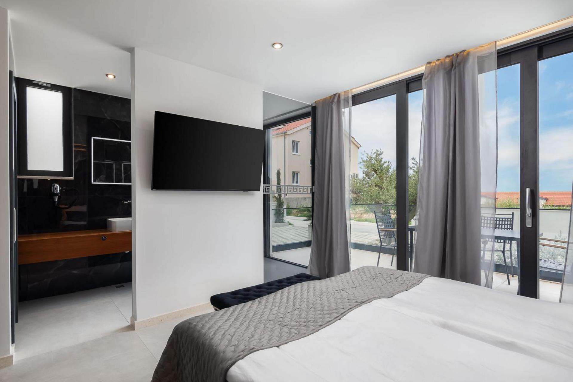 Apartment Royale With Shared Pool *