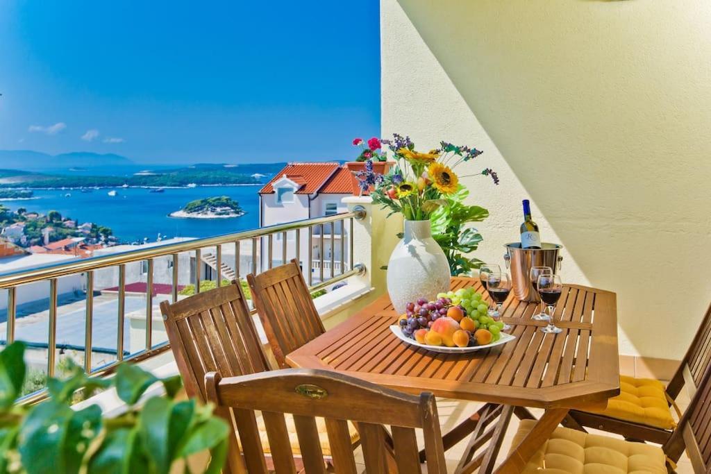 Amazing Sea View 6 P * Hvar Town