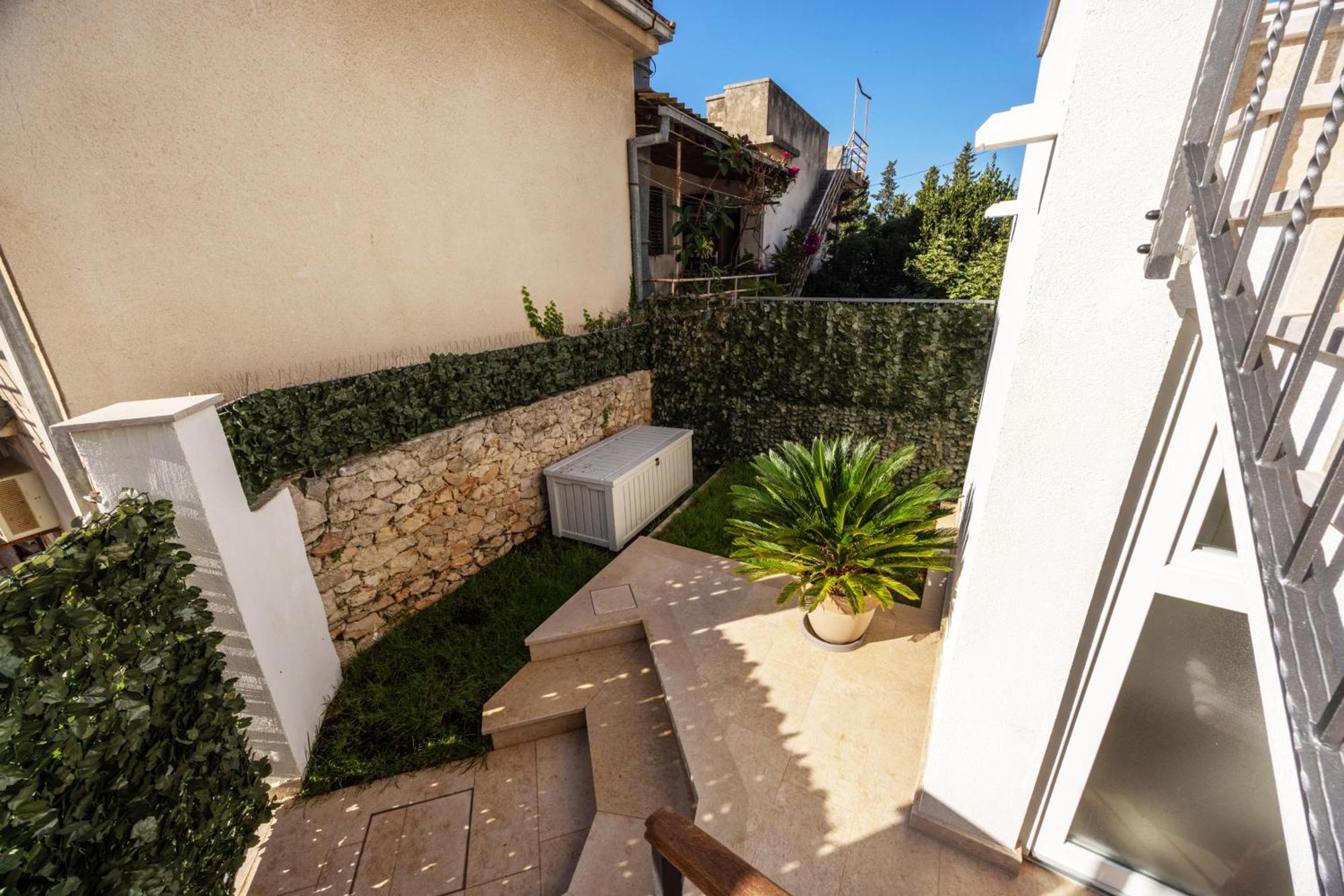 Terrace Haven Hvar Apartment *
