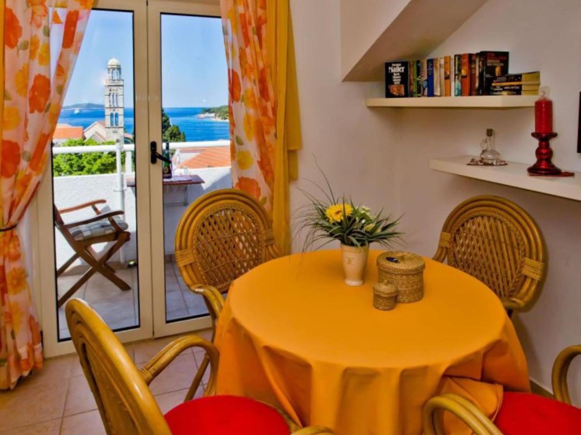 Apartment Charming And Sunny Hvar - One Bedroom With Balcony