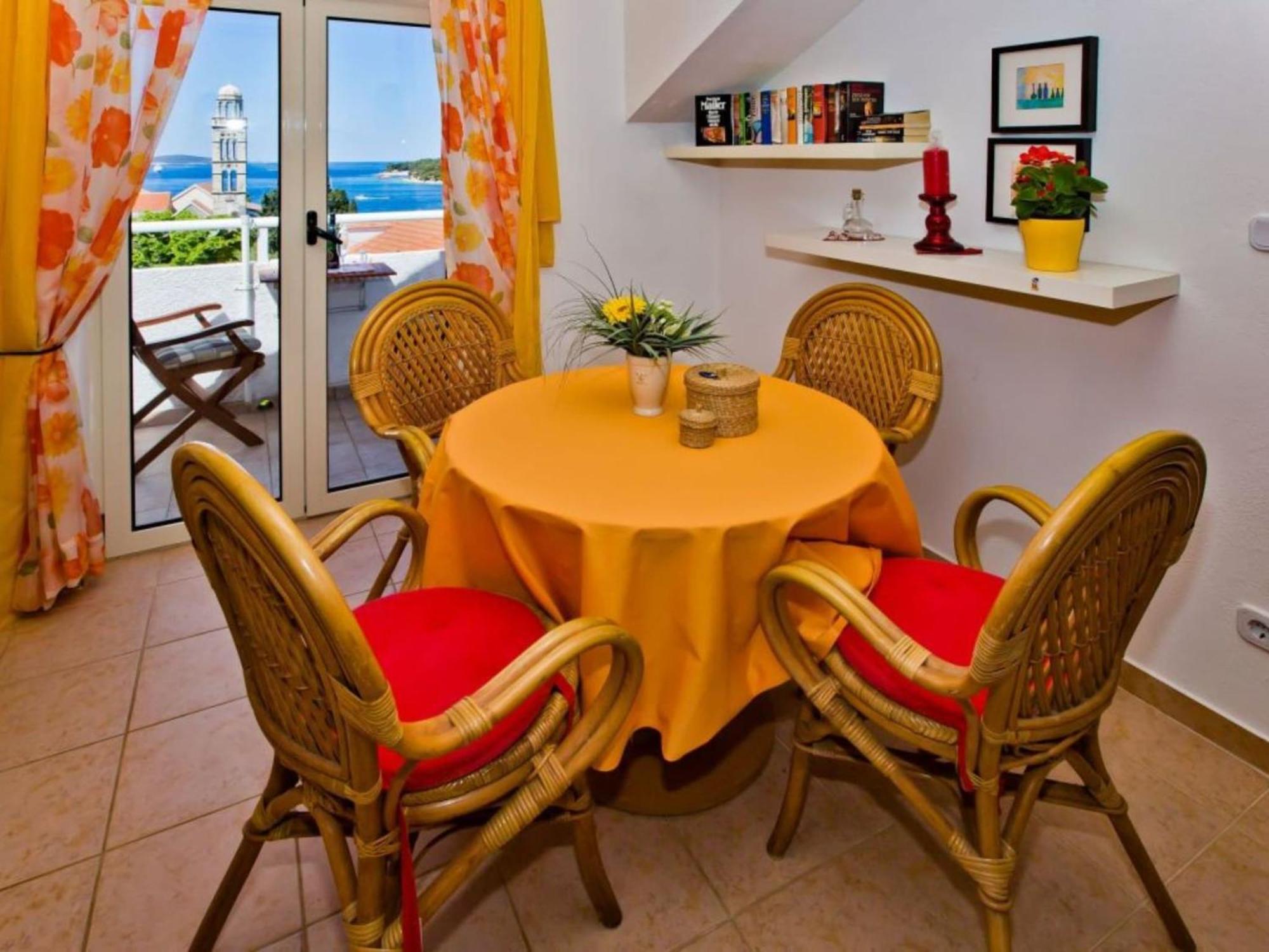 Apartment Charming And Sunny Hvar - One Bedroom With Balcony *