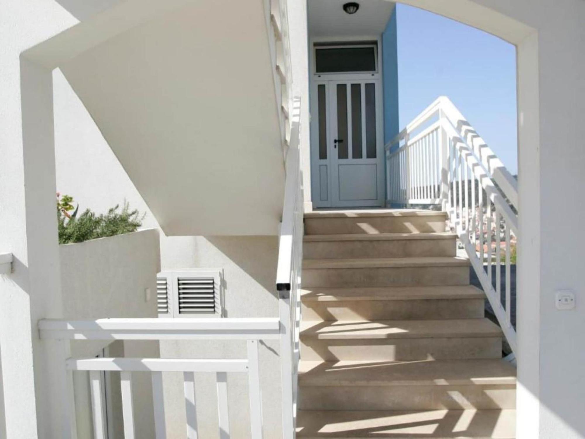Trogrli - With Balcony Apartment *