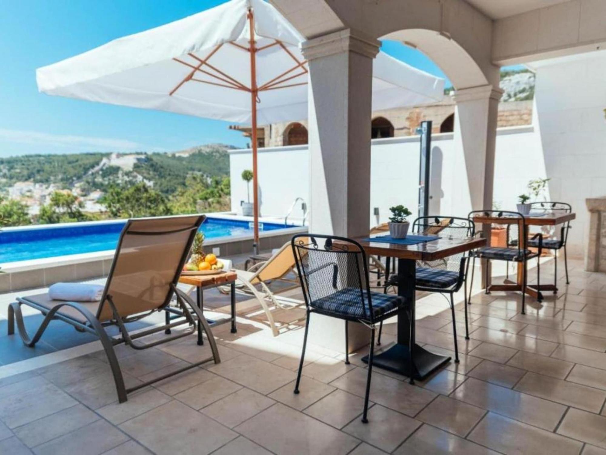 Trogrli - With Balcony Apartment *