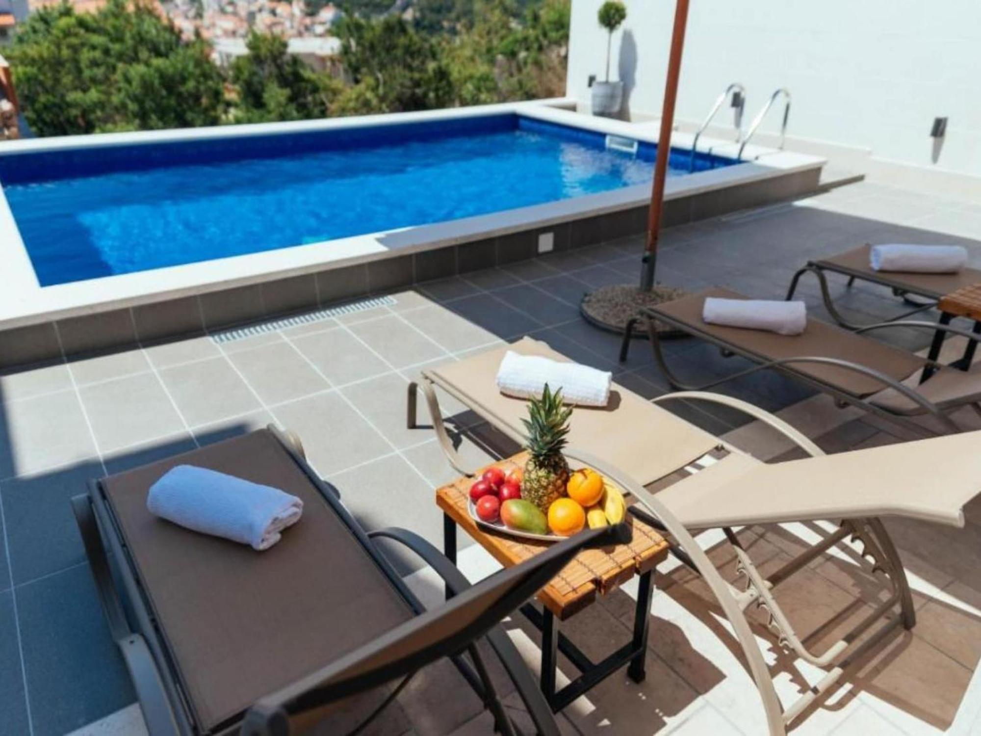 Trogrli - With Balcony Apartment