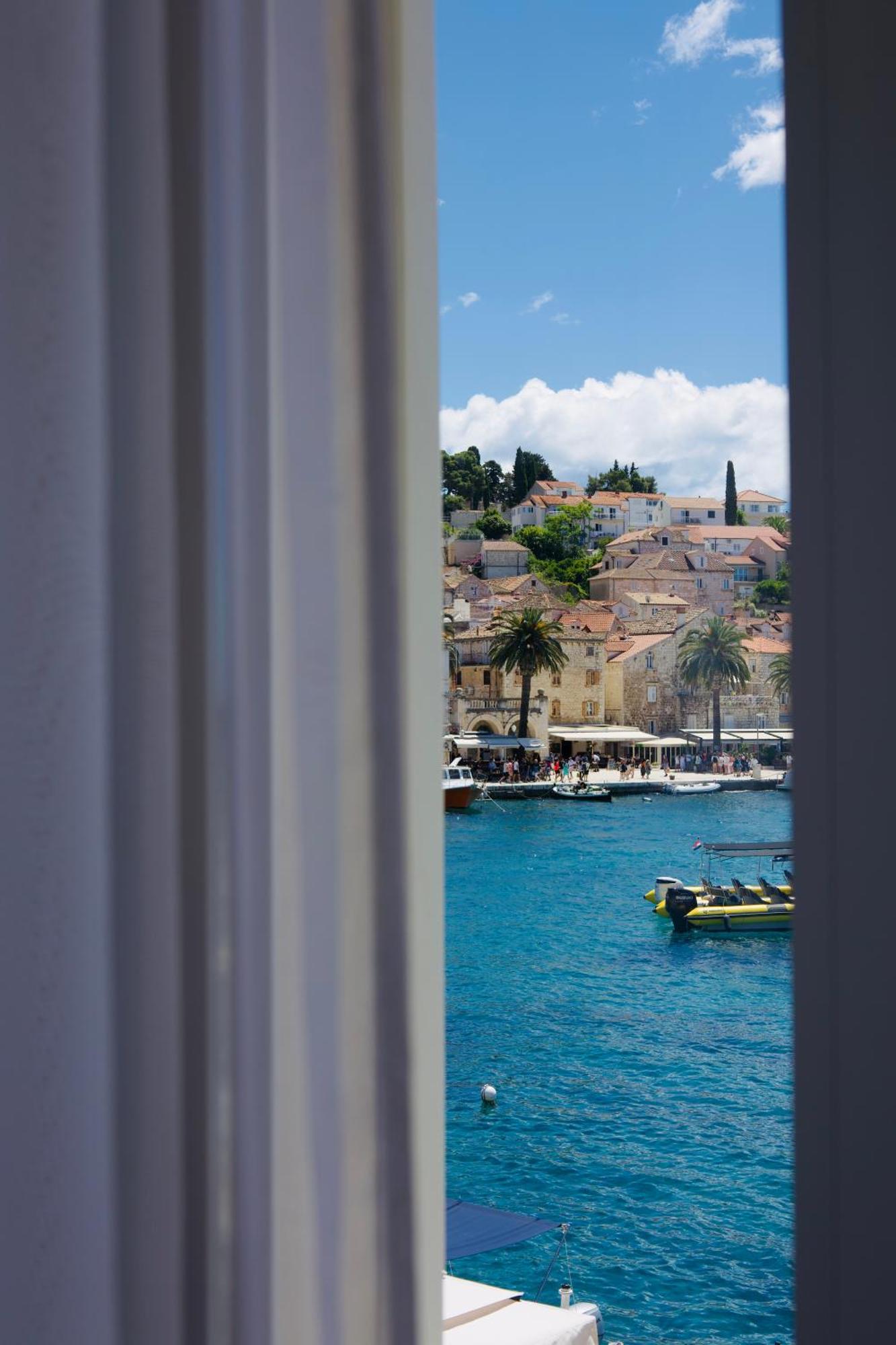 Hvar Riva *