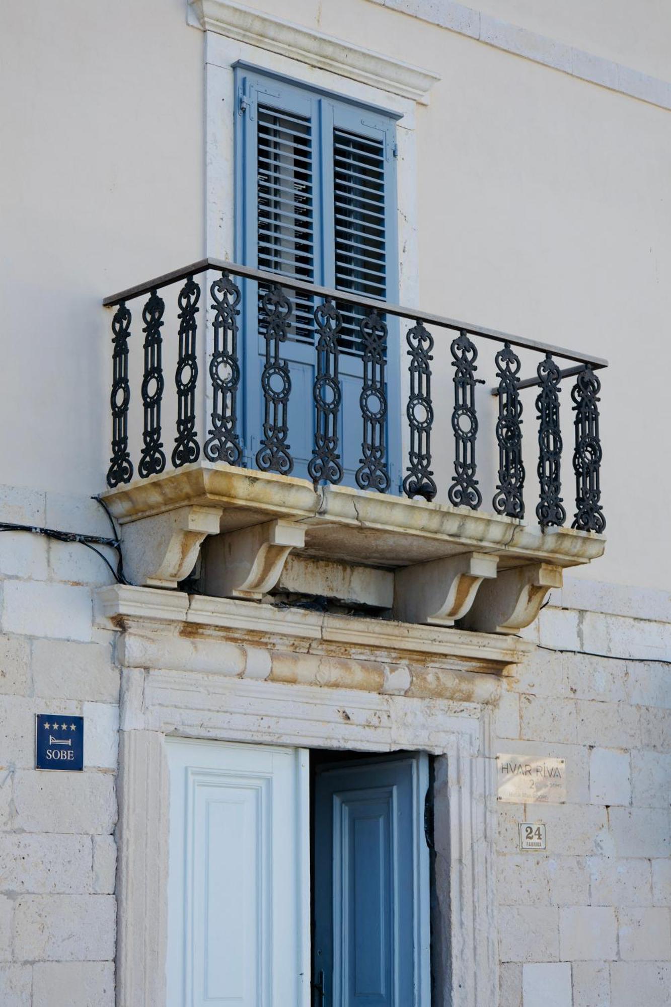 Hvar Riva *