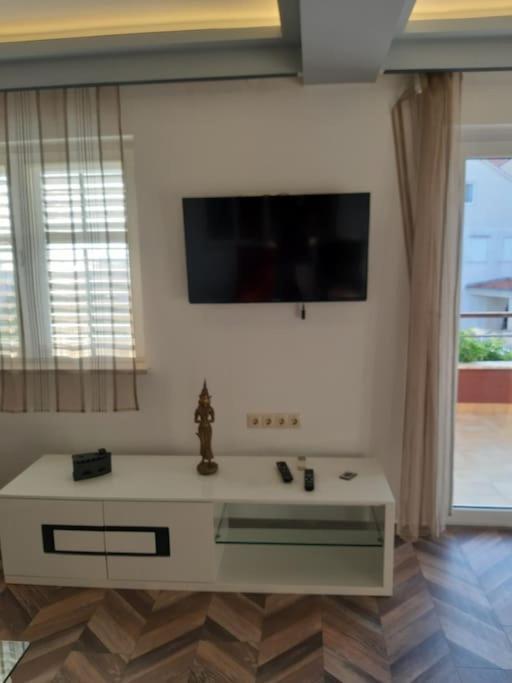 Apartment Spacious Apartment, Tania *