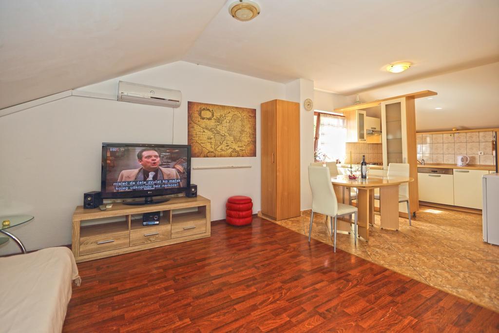 Niki Hvar Apartman *