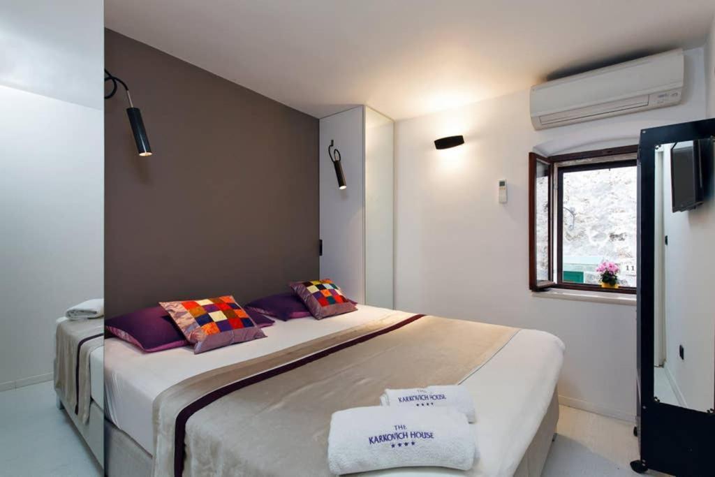 Boutique Old Town House Karkovich Vikendica *