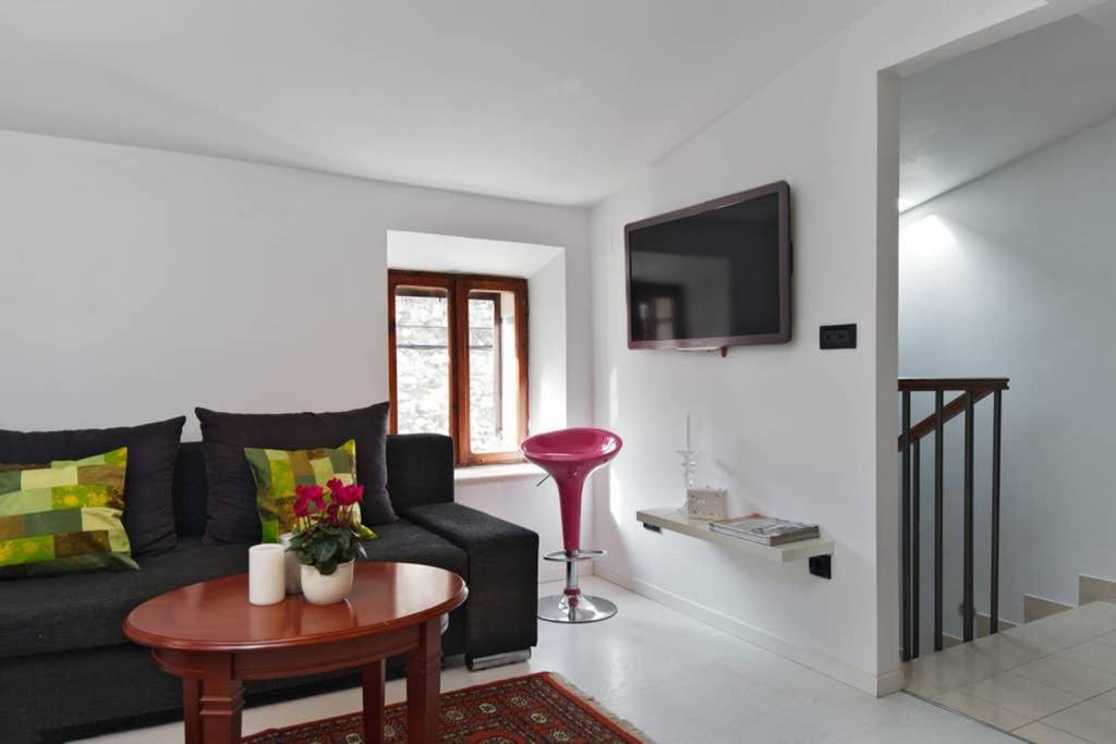 Boutique Old Town House Karkovich Vikendica *