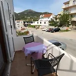 Apartments And Rooms With Parking Space Hvar - 8717