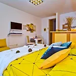 Art Deco Pape Hvar