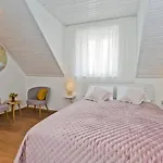 *Beautiful, Centrally Located Studio Apartment*