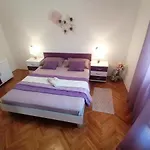 Apartmani Niki Hvar