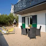 Big Sunny Terrace Apartment Hvar