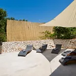 Robinson House T\'N\'T