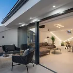 Luxury Penthouse Hvar With Jacuzzi & Sea View