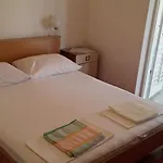 Apartments & Rooms Petricevic