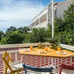 Apartments And Rooms Nikol