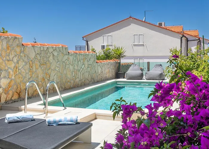 Apartment Amos With Private Pool