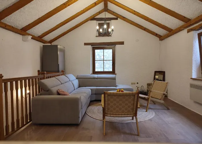 Villa Marea - Old Town Retreat