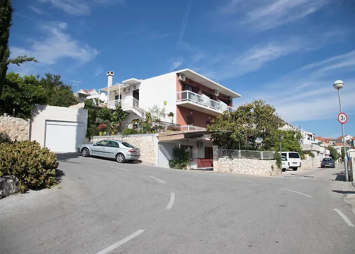 Apartments And Rooms Nikol
