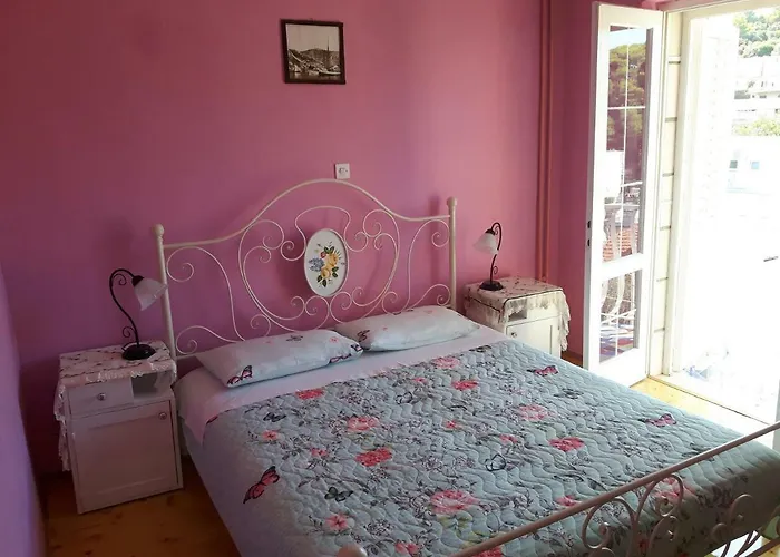 Noor Apartment And Room