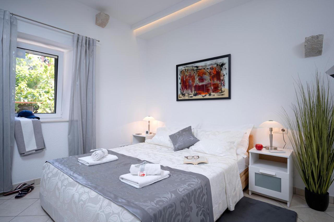 Luxor Hvar - Main Square Apartment *