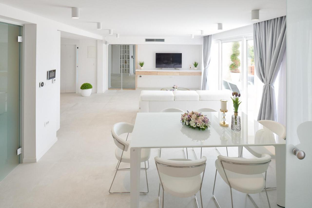 Hvar Majestic: Seaside Centre Retreat Villa Hvar Town